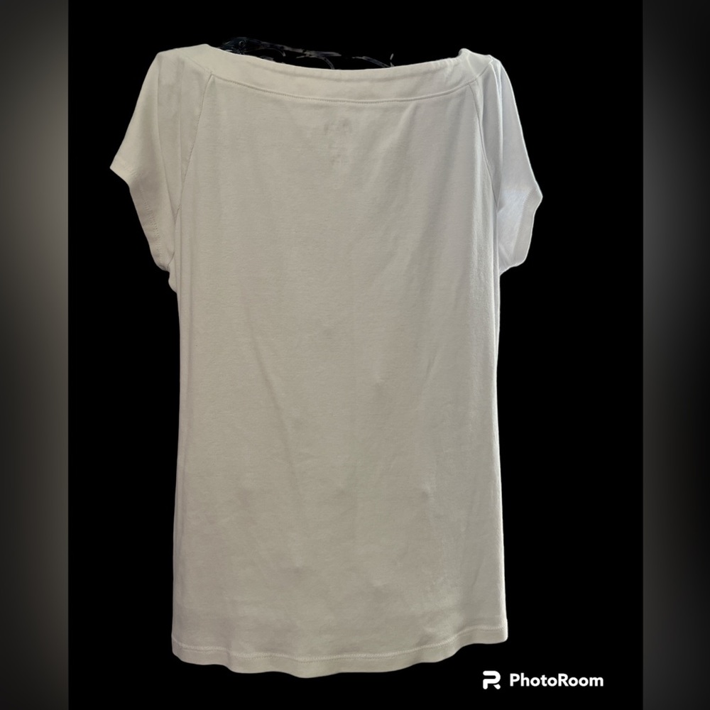 Westport basic white shirt sleeve scoop neck tee shirt.  Size med.